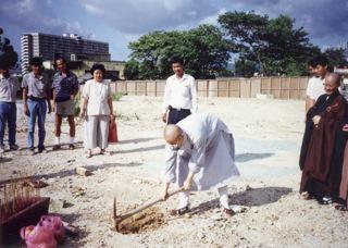 宏勳法師為志蓮安老院地基工程動土